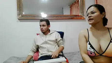 leoylia webcam model stream image