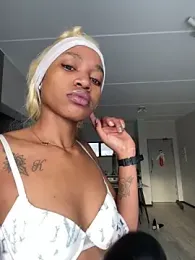 Go_Meg webcam model stream image