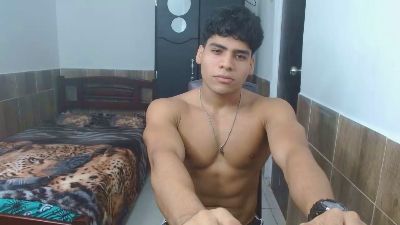 TylerGolt823 webcam model stream image