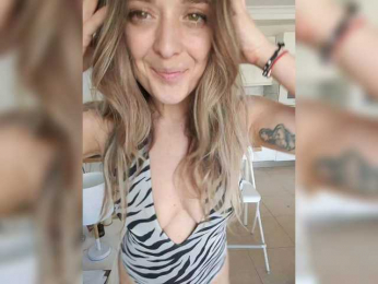 Fanorasweet webcam model stream image