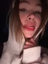 Street_young webcam model stream image