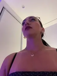 Ninabigtitied webcam stripchat model stream image