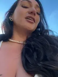 Ninabigtitied webcam model stream image