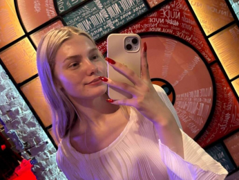 EleneAxley webcam model stream image