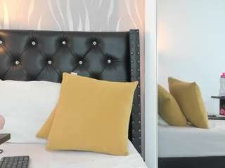luciarios webcam model stream image