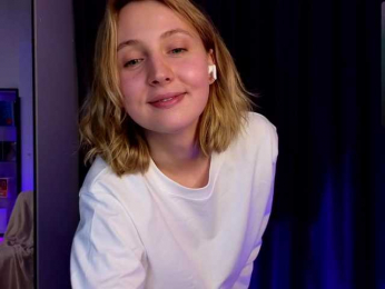 Latenightsnack webcam model stream image
