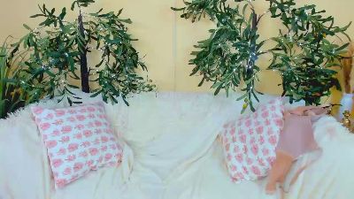 LoreeJurczak webcam model stream image