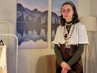 Hallie Shantz webcam model stream image