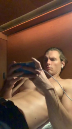 blueyedmonster webcam model stream image