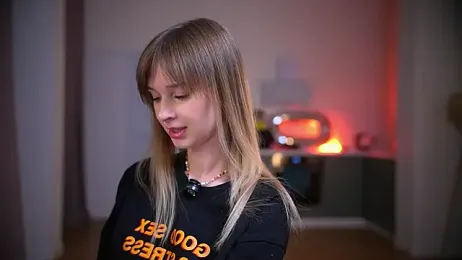 hereandnows_ webcam model stream image