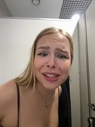 Liza_risky webcam model stream image