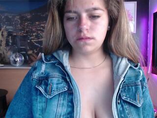 Kitten Dolli webcam model stream image