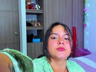 lunaahatzel webcam model stream image
