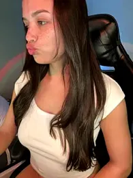 MisFrekcles_ webcam model stream image