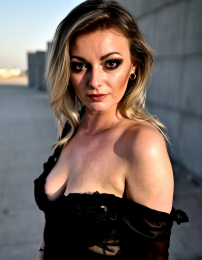 VanessaLUX webcam model stream image