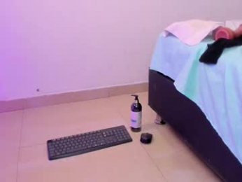 petite_esther webcam model stream image