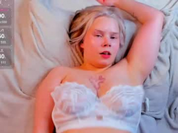sooft_girl webcam model stream image