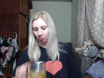 BustyBlondy webcam bongacams model stream image