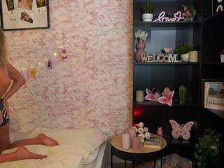Nicolette Sins webcam model stream image