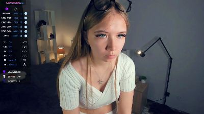 LynBinford webcam model stream image