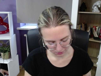 Soft-Zoey webcam model stream image