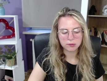 Soft-Zoey webcam model stream image