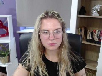 Soft-Zoey webcam model stream image