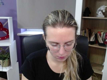 Soft-Zoey webcam model stream image