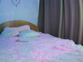 Elliott-White webcam model stream image
