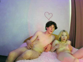 Elliott-White webcam model stream image