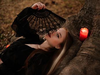 MiaEllien webcam model stream image