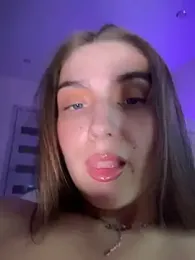 so_cutes webcam model stream image