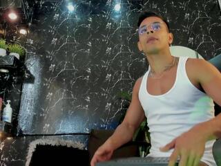 Louis Brownn webcam model stream image