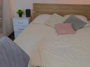 Adetta webcam model stream image