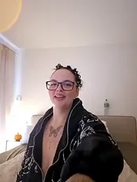 JUJUICY- webcam model stream image