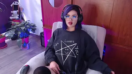 Raventh_ webcam model stream image