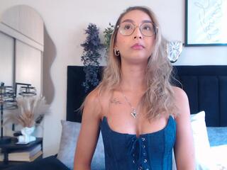 Pola Leone webcam model stream image