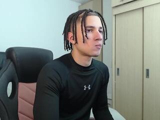 Thin Tommy webcam model stream image