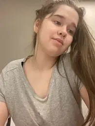 HornyGirlH webcam model stream image