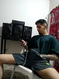 giannis090 webcam model stream image