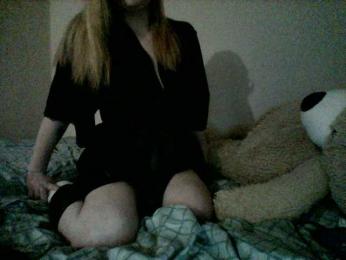 Plushly webcam model stream image