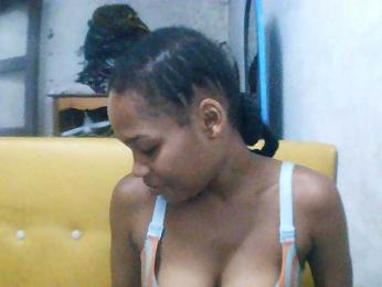 Missbloom webcam model stream image