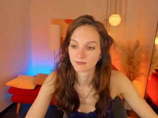 Miranda Clapton webcam model stream image