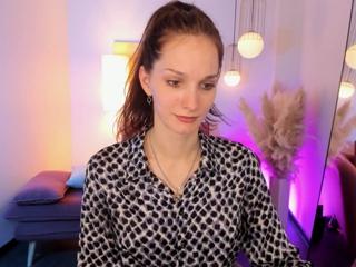 Miranda Clapton webcam model stream image