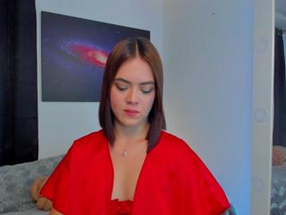 Alice Lewiss webcam model stream image