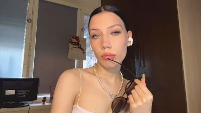 ErminiaBrooms webcam model stream image
