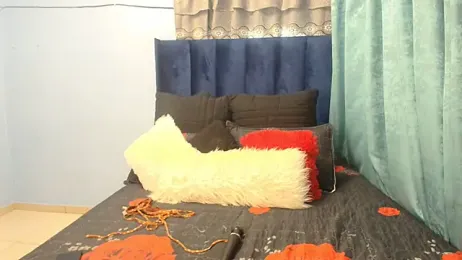 Conniesmall webcam model stream image