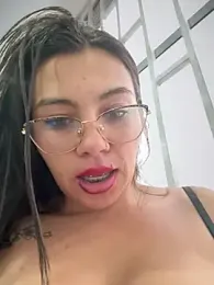 LIZ-06_ webcam model stream image