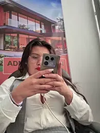 LIZ-06_ webcam model stream image