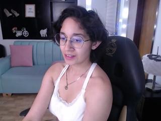 Lilii Gomez webcam model stream image